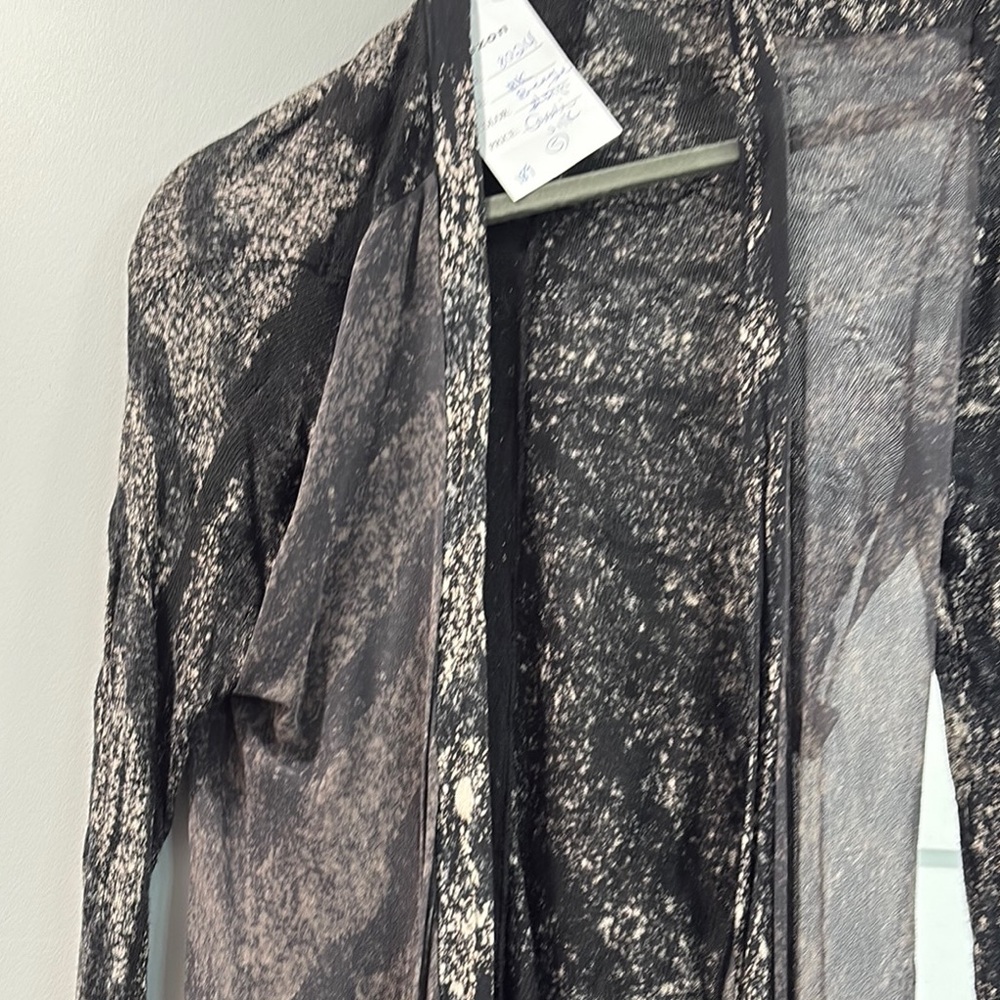 Mezon Black and White Women's Top